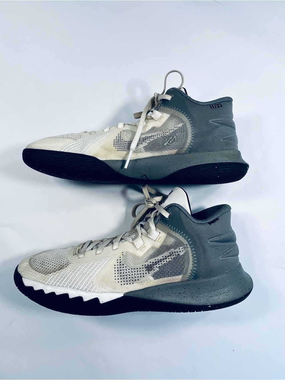 Nike Kyrie Flytrap V(GS) #DD0340-112  Grey White Youth:7Y Basketball Shoes